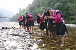Yao women combing their long hair, Longsheng