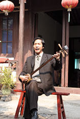 Tongli Tourist Development Company's Shen Ming playing traditional erhu